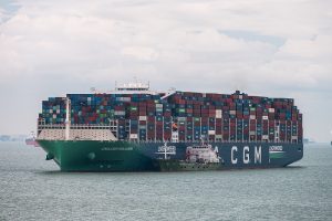 醫(yī)療設(shè)備跨境運(yùn)輸全攻略:合規(guī)認(rèn)證、溫控時(shí)效與風(fēng)險(xiǎn)對(duì)沖實(shí)戰(zhàn)指南-鑫漢物流